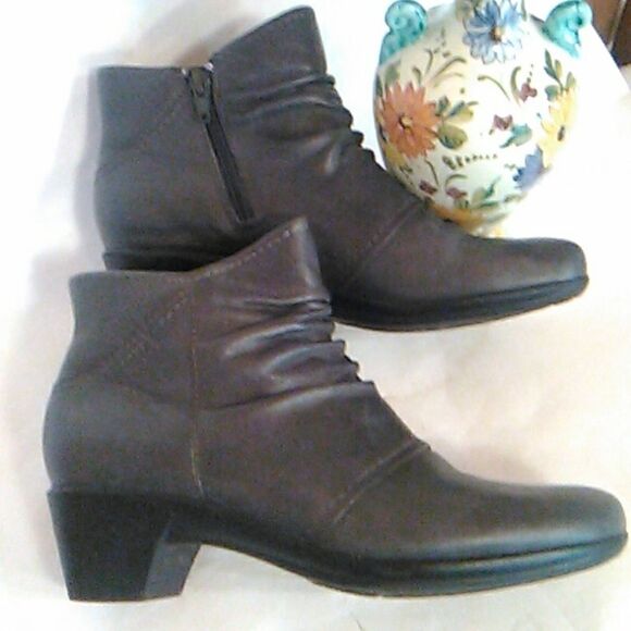 Earth Origins Cammie Grey Ankle Boot - Picture 3 of 10